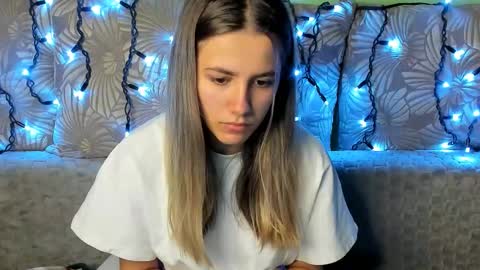 Snapshot of maggiecake chatting on 13, 11, 2025 Maggie online show from 13, 11, 2025