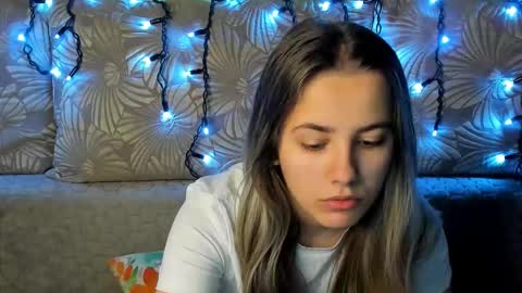 Snapshot of maggiecake chatting on 2, 12, 2025 Maggie online show from 2, 12, 2025