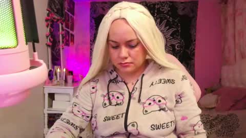 Snapshot of magic_clairewitch chatting on 11, 1, 2025 Claire online show from 11, 1, 2025