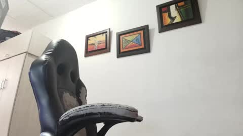 magic_milk23 online show from 3, 10, 2025