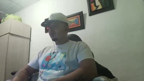 Snapshot of magic_milk23 chatting on 6, 10, 2025 magic_milk23 online show from 6, 10, 2025