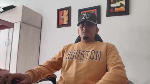 magic_milk23 online show from 5, 12, 2025