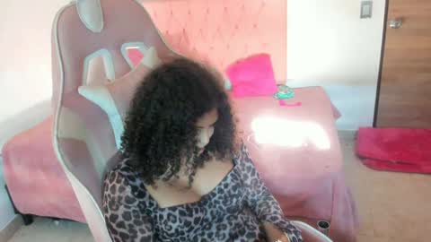 mahia_frizzy online show from 7, 10, 2025