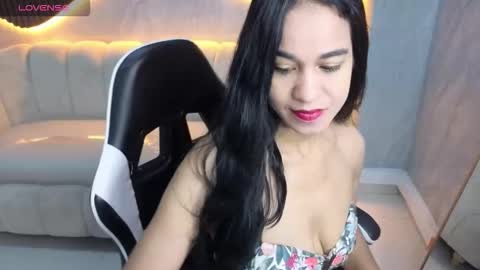Snapshot of maia_tx chatting on 25, 10, 2025 Online 800 to 1400 online show from 25, 10, 2025