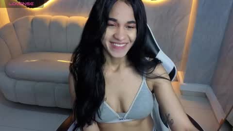 Snapshot of maia_tx chatting on 26, 10, 2025 Online 800 to 1400 online show from 26, 10, 2025