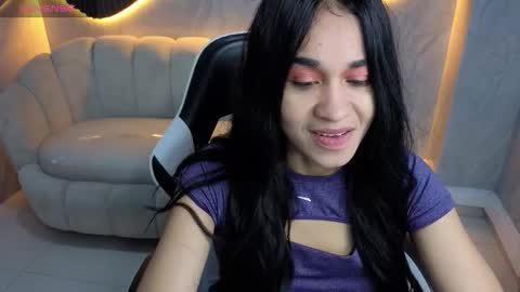 Snapshot of maia_tx chatting on 27, 10, 2025 Online 800 to 1400 online show from 27, 10, 2025