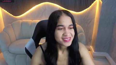 Snapshot of maia_tx chatting on 9, 11, 2025 Online 800 to 1400 online show from 9, 11, 2025