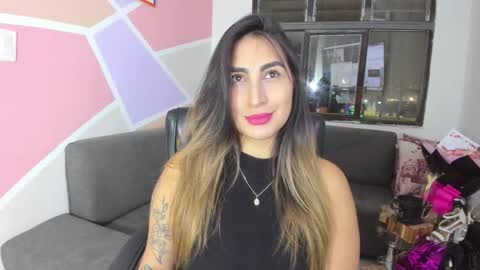 Snapshot of maiaconnor chatting on 28, 11, 2025 online show from 28, 11, 2025