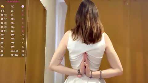 Snapshot of maidacompston chatting on 26, 10, 2025 Elina online show from 26, 10, 2025