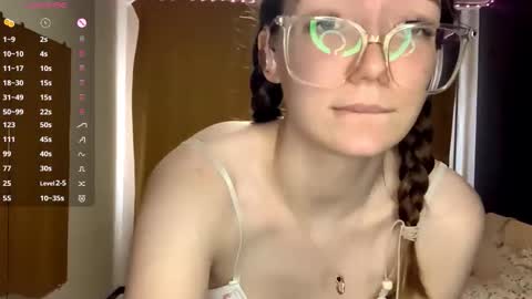 Snapshot of maidacompston chatting on 29, 10, 2025 Elina online show from 29, 10, 2025