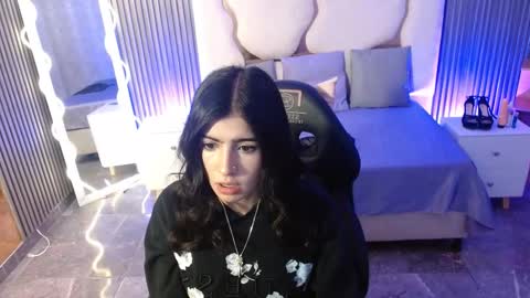 Snapshot of maiily_tay chatting on 15, 11, 2025 maiily_tay online show from 15, 11, 2025