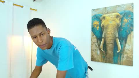 Snapshot of maiki18 chatting on 8, 10, 2025 I am Maik online show from 8, 10, 2025