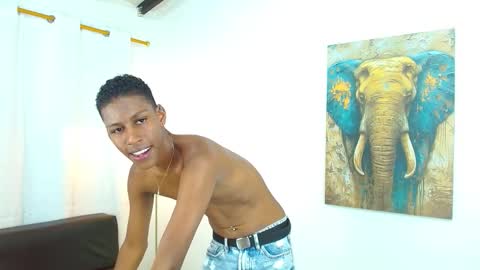 Snapshot of maiki18 chatting on 21, 11, 2025 I am Maik online show from 21, 11, 2025