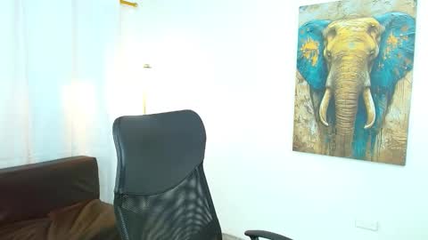 Snapshot of maiki18 chatting on 25, 11, 2025 I am Maik online show from 25, 11, 2025