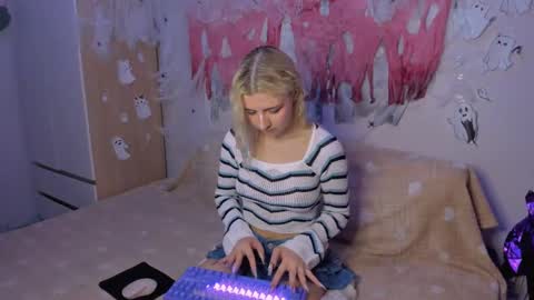 Snapshot of mailin_harrington chatting on 7, 12, 2024 Your kitty online show from 7, 12, 2024