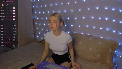 Snapshot of mailin_harrington chatting on 25, 1, 2025 Your kitty online show from 25, 1, 2025