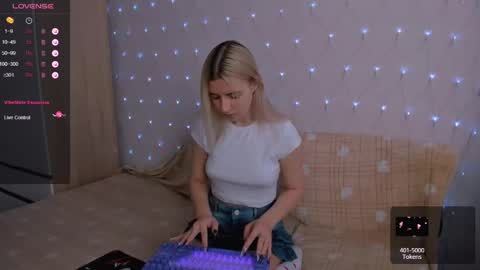 Snapshot of mailin_harrington chatting on 11, 3, 2025 Your kitty online show from 11, 3, 2025