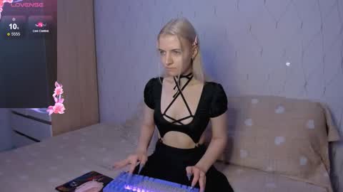 Snapshot of mailin_harrington chatting on 1, 11, 2025 Your kitty online show from 1, 11, 2025