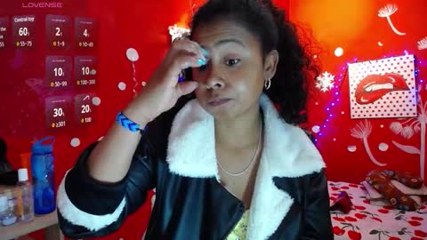 Snapshot of maite_loves chatting on 24, 10, 2025 Maite online show from 24, 10, 2025