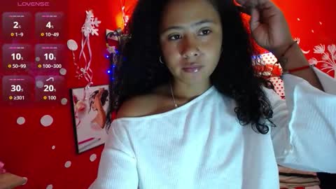 Snapshot of maite_loves chatting on 29, 10, 2025 Maite online show from 29, 10, 2025