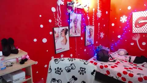 Snapshot of maite_loves chatting on 8, 11, 2025 Maite online show from 8, 11, 2025