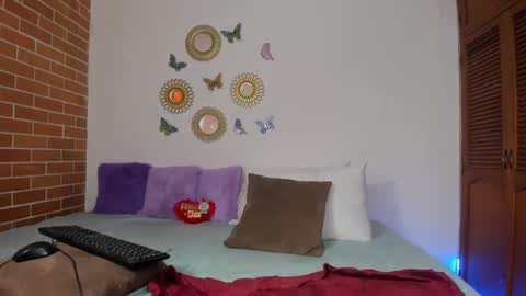 maja_hills online show from 9, 1, 2025