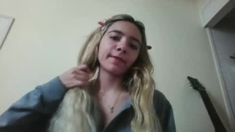 Snapshot of majo_gomezz chatting on 6, 11, 2025 majo_gomezz online show from 6, 11, 2025