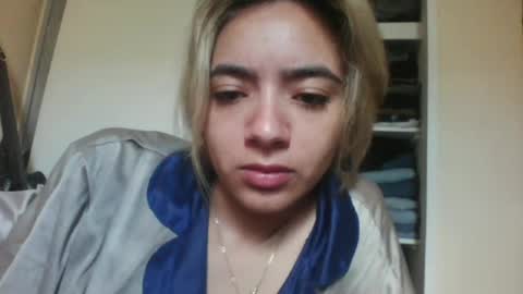 Snapshot of majo_gomezz chatting on 8, 11, 2025 majo_gomezz online show from 8, 11, 2025