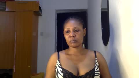 Snapshot of make_me_creamyyy chatting on 8, 1, 2025 olivia online show from 8, 1, 2025