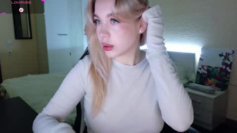 Snapshot of maksisisia chatting on 4, 12, 2025 maksisisia online show from 4, 12, 2025