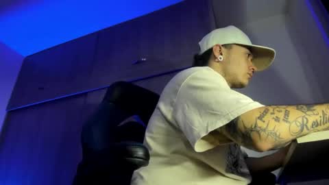 Snapshot of male_pussy chatting on 3, 11, 2025 ADAM online show from 3, 11, 2025