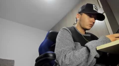 Snapshot of male_pussy chatting on 4, 11, 2025 ADAM online show from 4, 11, 2025