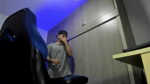 Snapshot of male_pussy chatting on 5, 11, 2025 ADAM online show from 5, 11, 2025