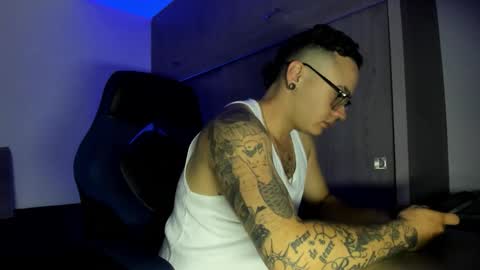 Snapshot of male_pussy chatting on 7, 11, 2025 ADAM online show from 7, 11, 2025