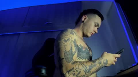 Snapshot of male_pussy chatting on 22, 11, 2025 ADAM online show from 22, 11, 2025