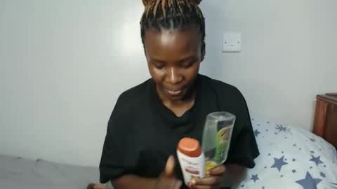 Snapshot of malia_latifa chatting on 30, 10, 2025 lati online show from 30, 10, 2025