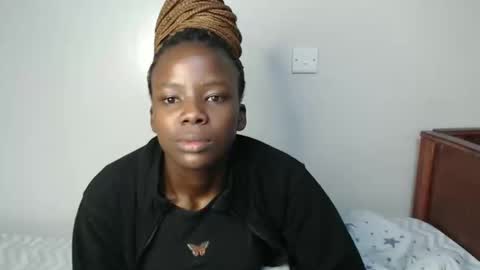 Snapshot of malia_latifa chatting on 5, 11, 2025 lati online show from 5, 11, 2025