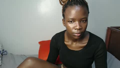 Snapshot of malia_latifa chatting on 8, 11, 2025 lati online show from 8, 11, 2025