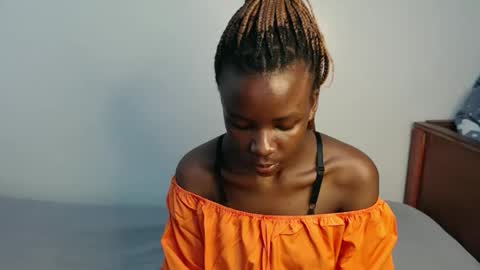 Snapshot of malia_latifa chatting on 13, 11, 2025 lati online show from 13, 11, 2025