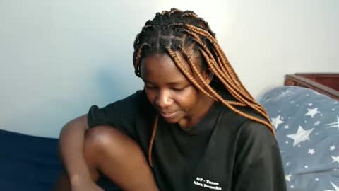 Snapshot of malia_latifa chatting on 15, 11, 2025 lati online show from 15, 11, 2025