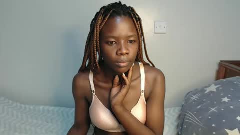 Snapshot of malia_latifa chatting on 18, 11, 2025 lati online show from 18, 11, 2025