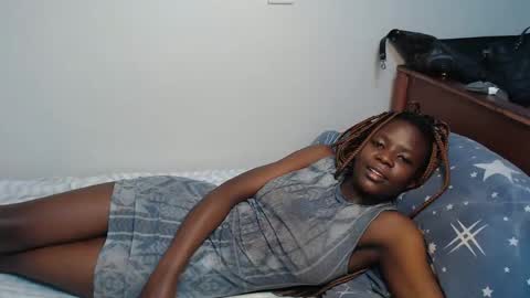 Snapshot of malia_latifa chatting on 28, 11, 2025 lati online show from 28, 11, 2025