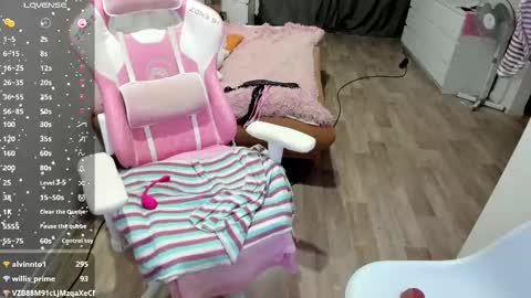 Snapshot of malina_lovely chatting on 24, 10, 2025 malina_lovely online show from 24, 10, 2025