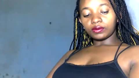 malinah01 online show from 6, 1, 2025