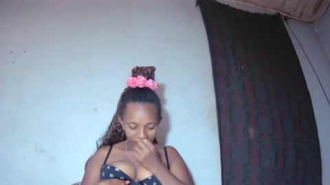 malinah01 online show from 12, 9, 2025