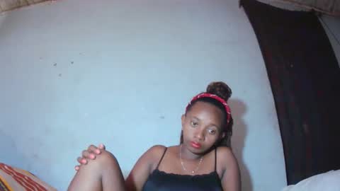 malinah01 online show from 17, 9, 2025