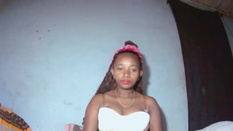 malinah01 online show from 18, 9, 2025