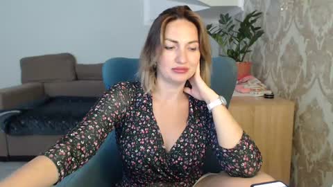 Snapshot of mallinia chatting on 13, 10, 2025 mallinia online show from 13, 10, 2025