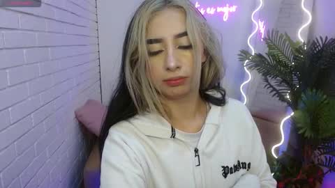 Malory  online show from 22, 11, 2025