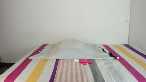 instagram  nueela   online show from 1, 11, 2025